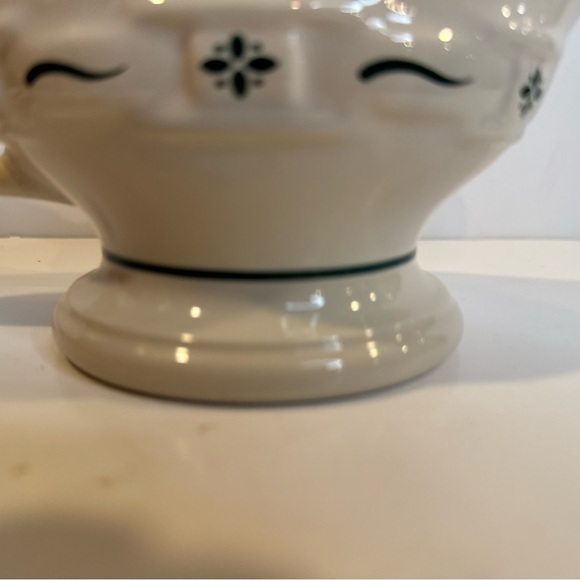 Longaberger Gravy Boat, Heritage Green. New Condition - Picture 2 of 11